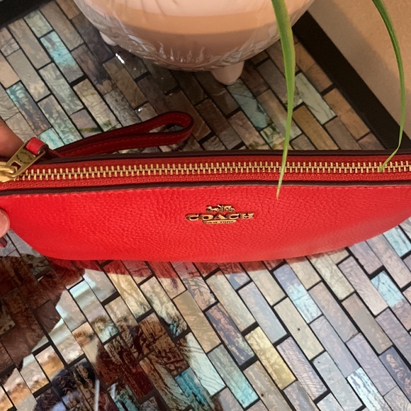 Coach Leather Wristlet
COACH - Picture 16 of 17